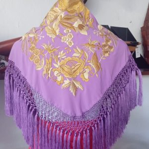 MANTÓN TRIANGULAR MARIPOSA MALVA